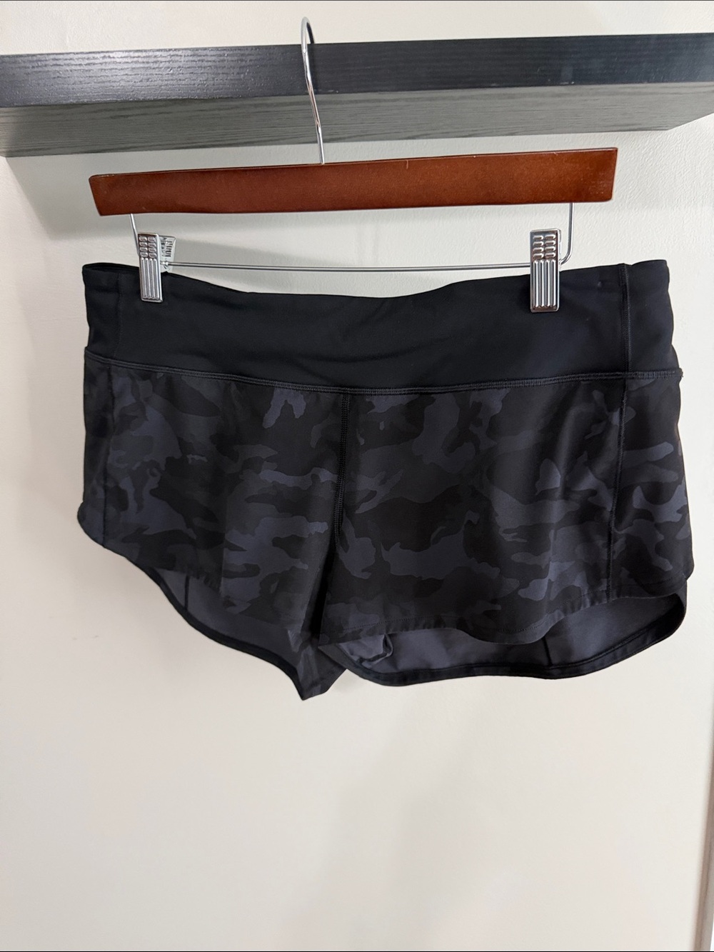 Lululemon speed (up) short sz 10